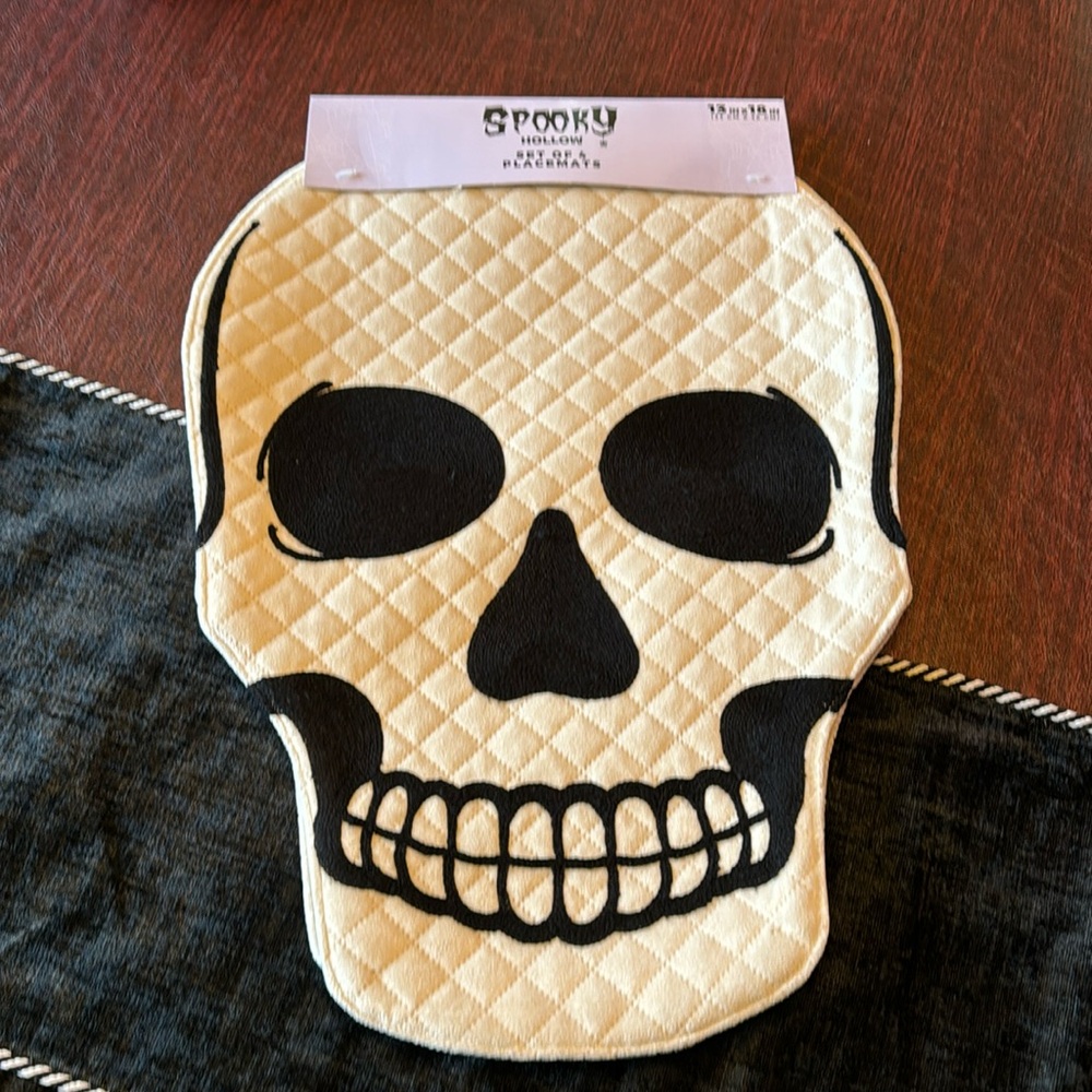 SPOOKY HOLLOW set of 4 placemats 13 x 18“